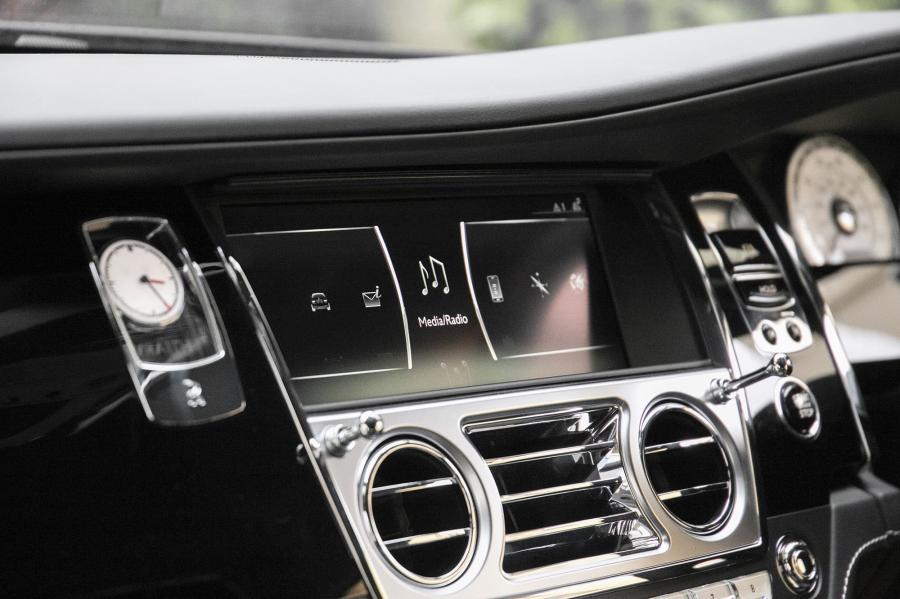 Детали интерьера Rolls-Royce Wraith by ONYX Concept 2019 года  (фото 26 из 36)